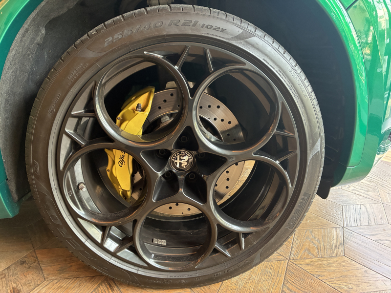 アルファロメオ ステルヴィオ 中古車