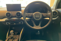 アウディ Q2 中古車