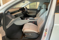 アウディ e-tron 中古車