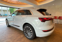 アウディ e-tron 中古車