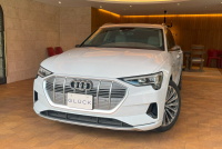 アウディ e-tron 中古車