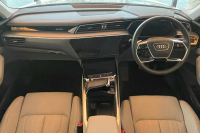 アウディ e-tron 中古車