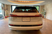 アウディ e-tron 中古車