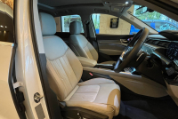 アウディ e-tron 中古車