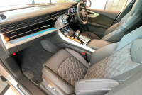 アウディ Q8 中古車