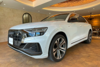アウディ Q8 中古車