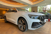 アウディ Q8 中古車