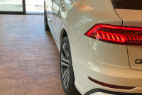 アウディ Q8 中古車