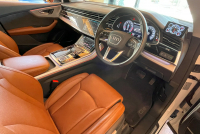 アウディ Q8 中古車