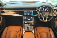 アウディ Q8 中古車