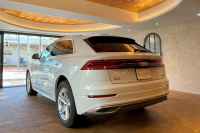 アウディ Q8 中古車