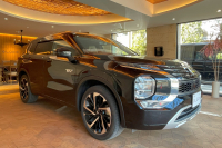 三菱 アウトランダー PHEV 中古車