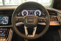 アウディ Q8 中古車