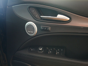 アルファロメオ ステルヴィオ 中古車