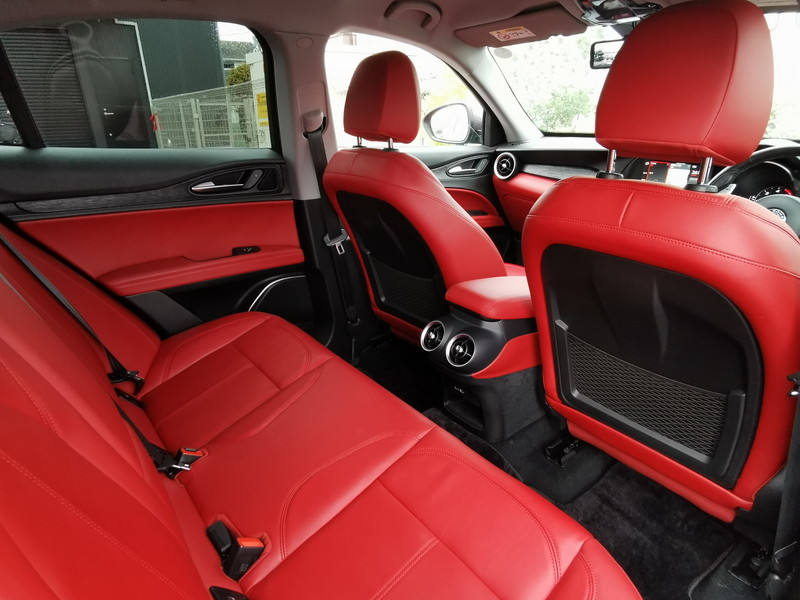 アルファロメオ ステルヴィオ 中古車