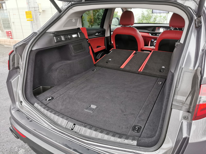 アルファロメオ ステルヴィオ 中古車