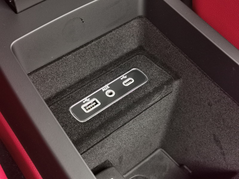 アルファロメオ ステルヴィオ 中古車