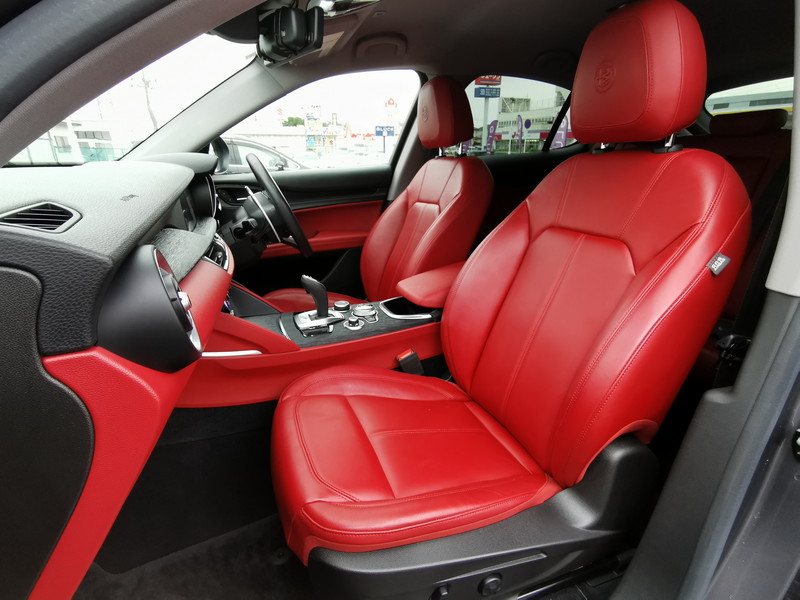 アルファロメオ ステルヴィオ 中古車