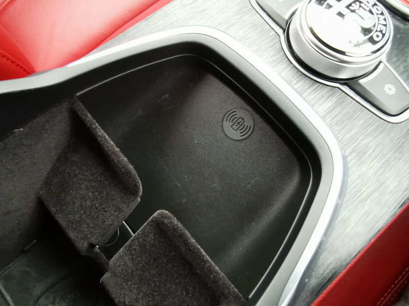 アルファロメオ ステルヴィオ 中古車