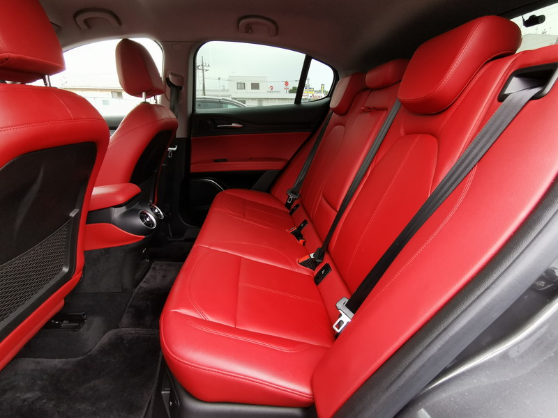 アルファロメオ ステルヴィオ 中古車