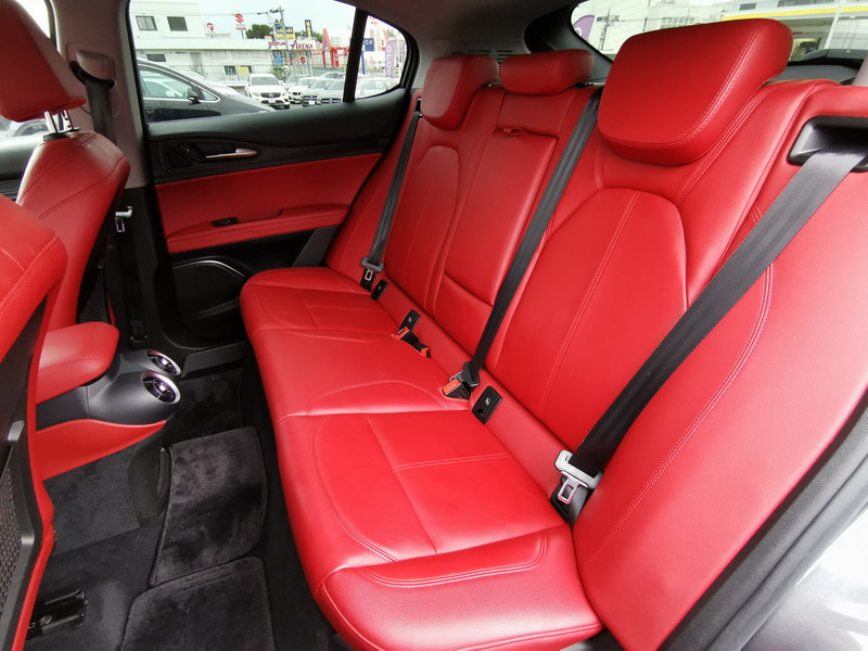 アルファロメオ ステルヴィオ 中古車
