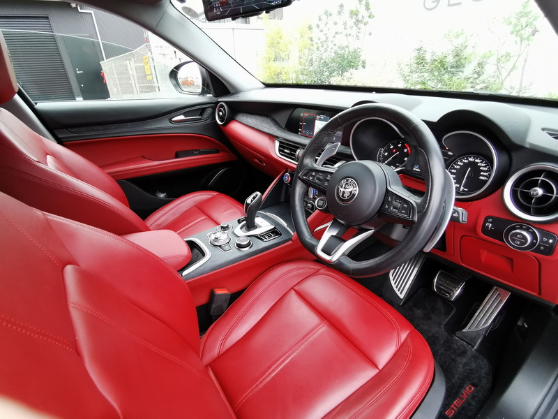 アルファロメオ ステルヴィオ 中古車