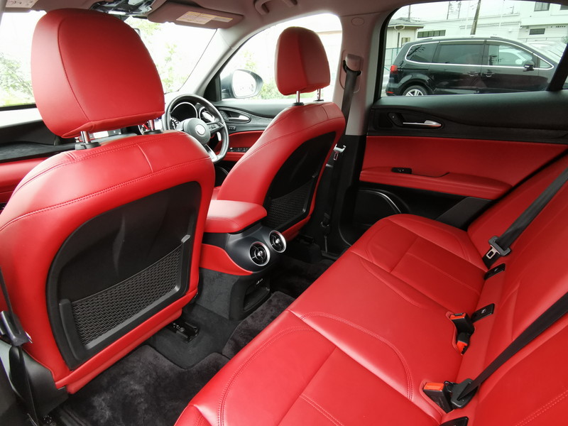 アルファロメオ ステルヴィオ 中古車
