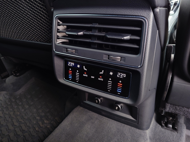 アウディ Q7 中古車