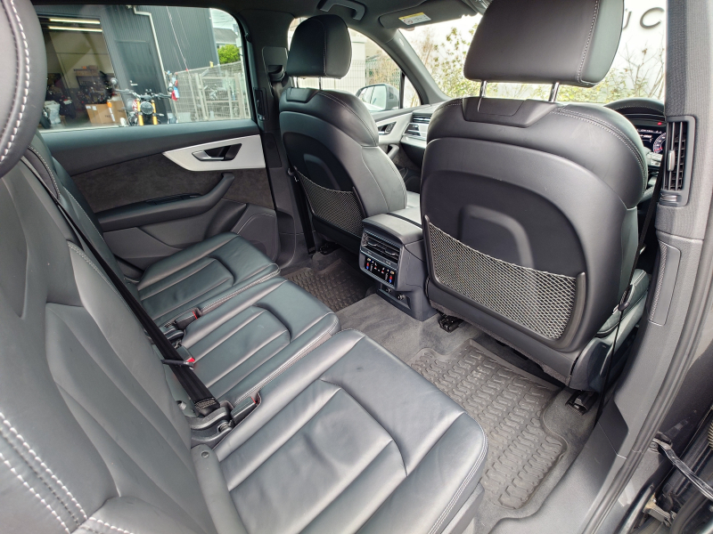 アウディ Q7 中古車