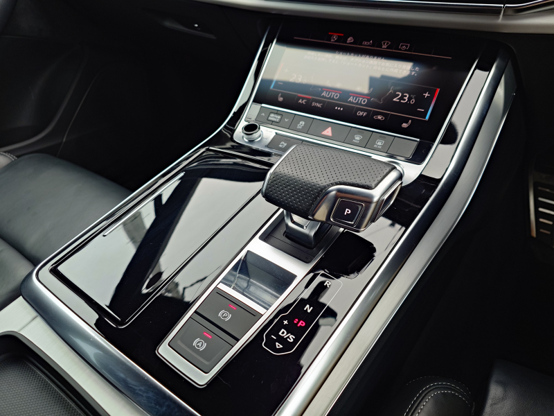 アウディ Q7 中古車