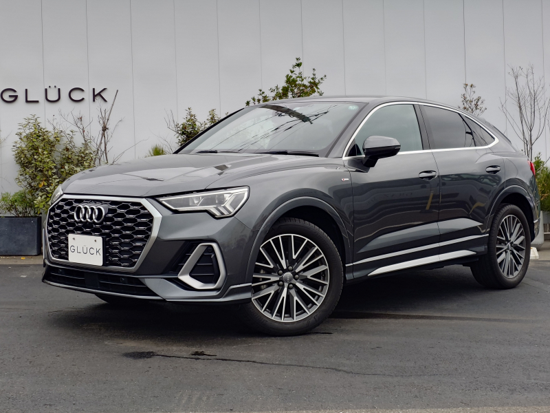 アウディ Q3