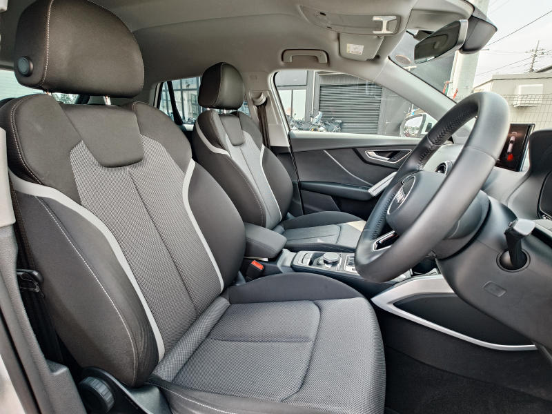 アウディ Q2 中古車