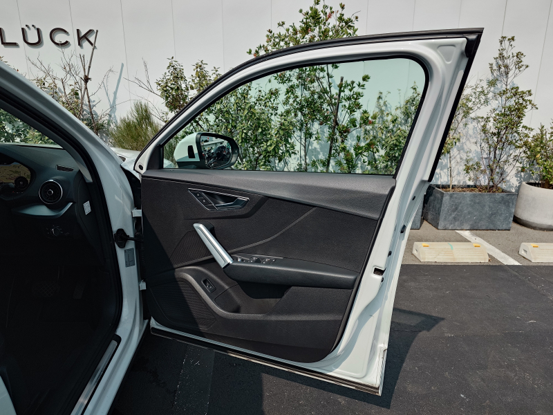 アウディ Q2 中古車