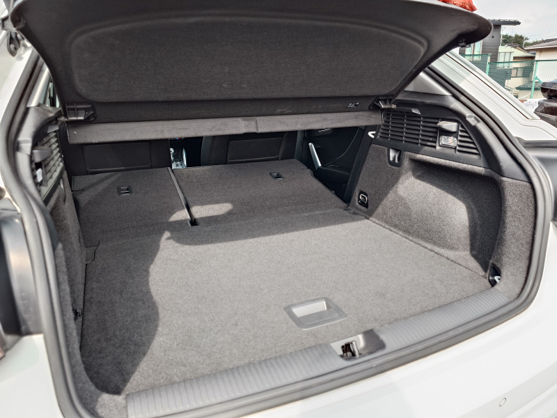 アウディ Q2 中古車