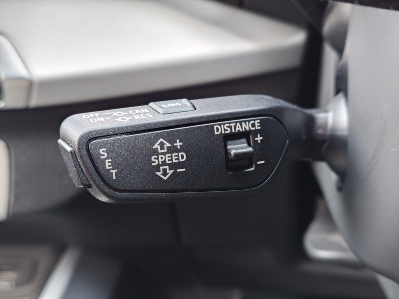アウディ Q2 中古車