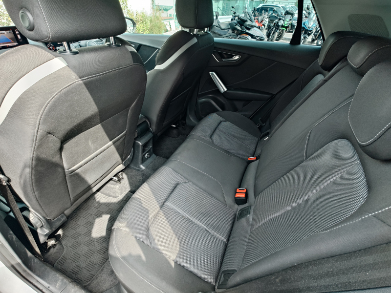 アウディ Q2 中古車