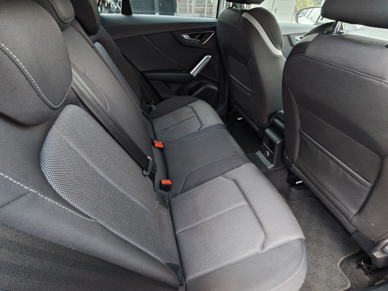 アウディ Q2 中古車