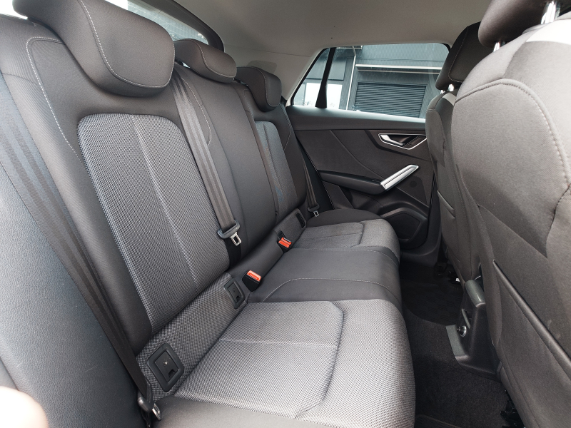 アウディ Q2 中古車