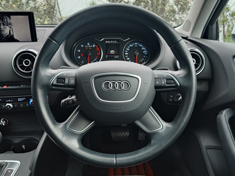 アウディ A3スポーツバック 中古車