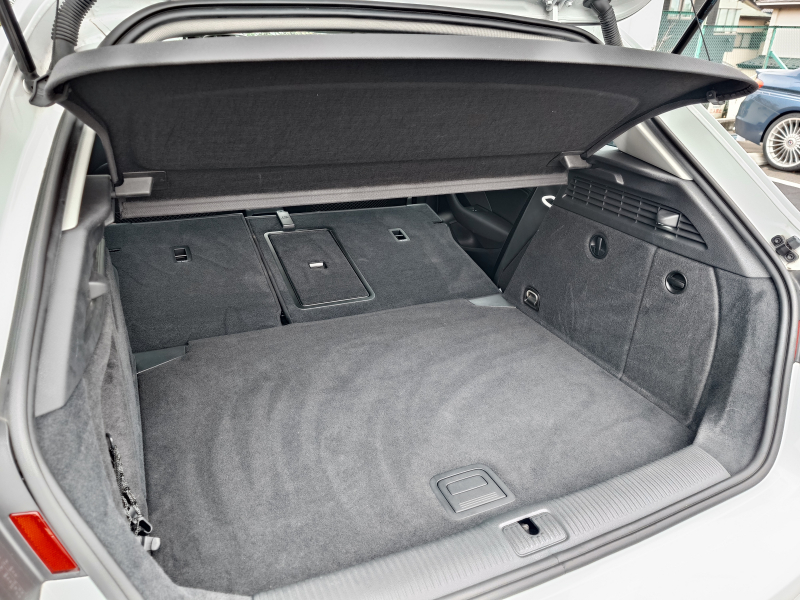 アウディ A3スポーツバック 中古車
