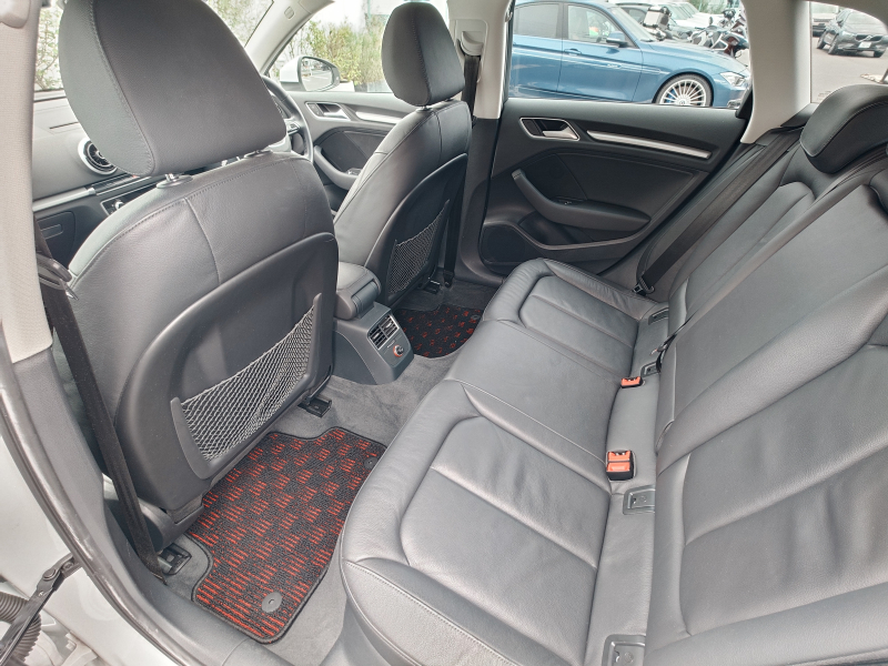 アウディ A3スポーツバック 中古車