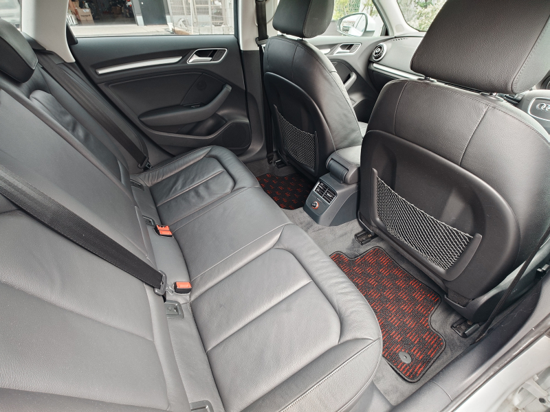 アウディ A3スポーツバック 中古車