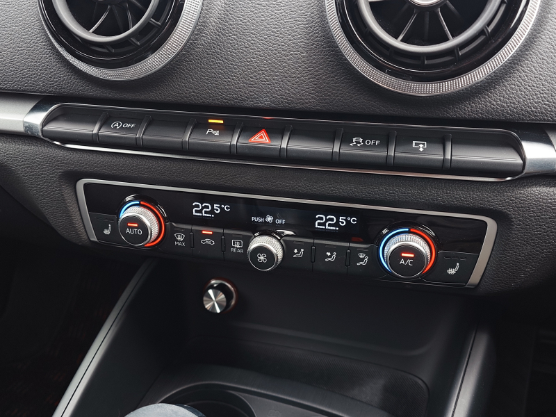 アウディ A3スポーツバック 中古車
