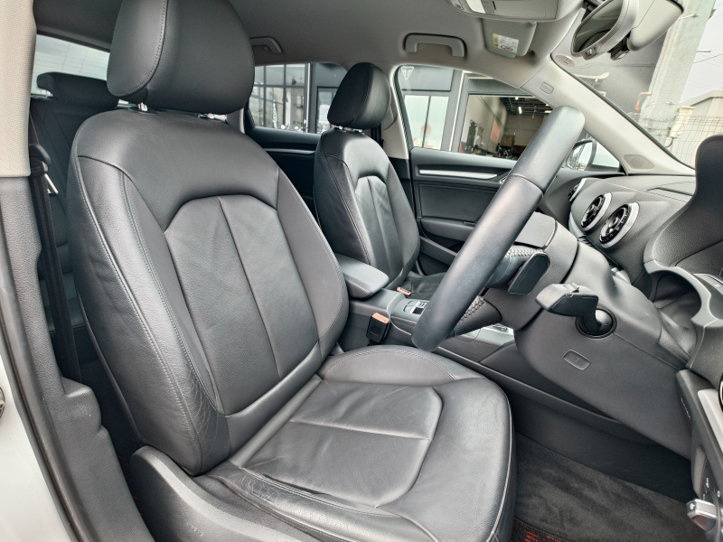 アウディ A3スポーツバック 中古車