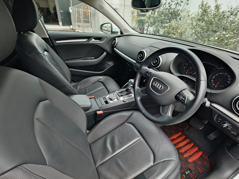 アウディ A3スポーツバック 中古車