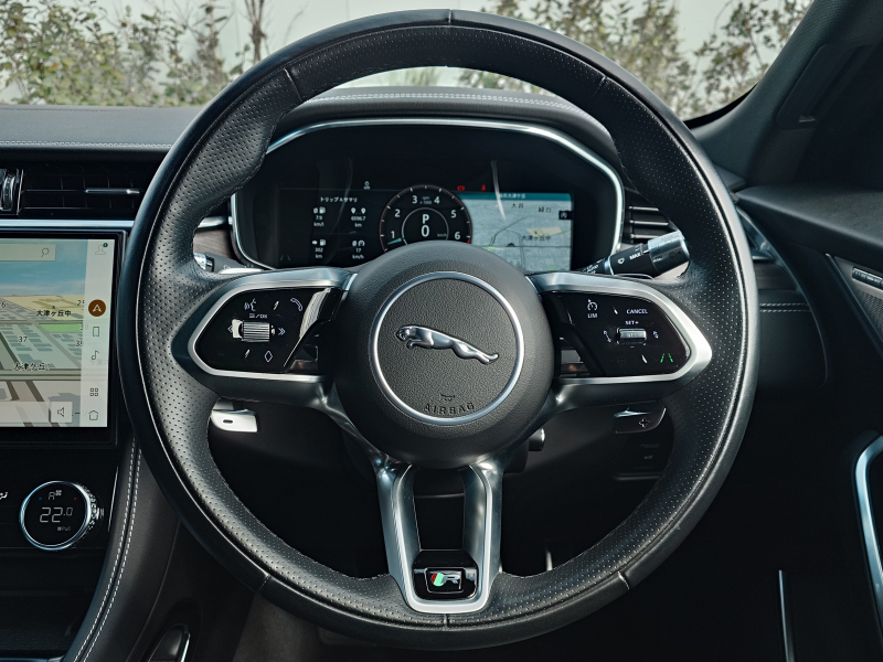 ジャガー F-PACE 中古車