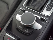 アウディ Q2 中古車