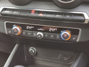 アウディ Q2 中古車