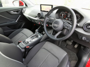 アウディ Q2 中古車