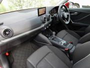 アウディ Q2 中古車